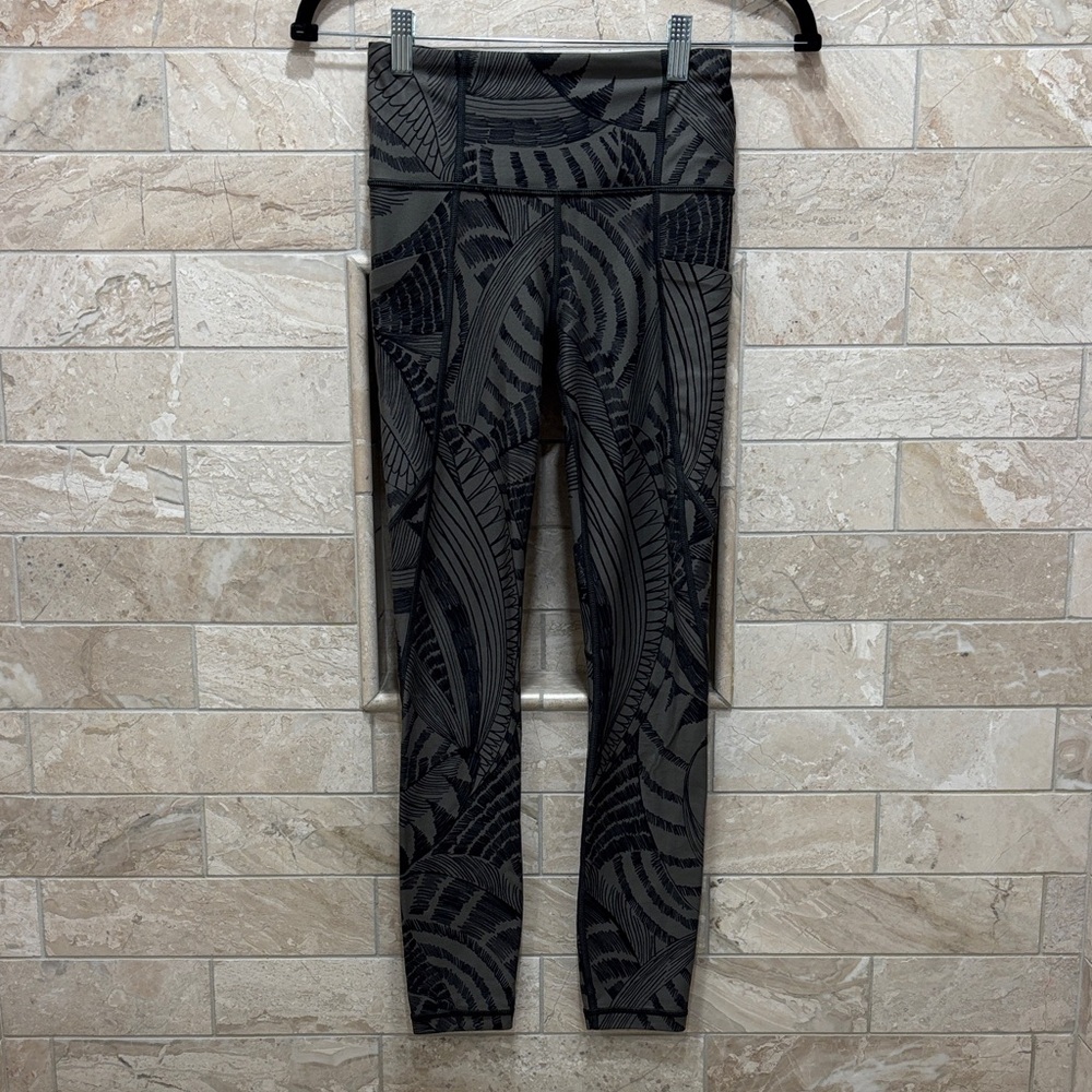 Athleta Black and Gray Leaf Pattern Leggings Size… - image 1